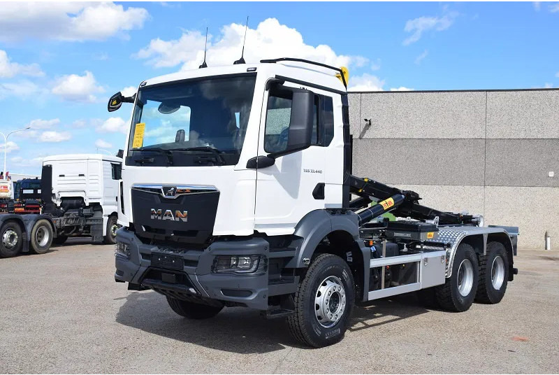 MAN TGS 33.440 - Horgos rakodó teherautó: 2 kép. MAN TGS 33.440 - Horgos rakodó teherautó: 2 kép.