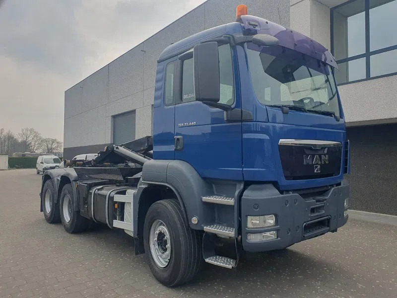 MAN TGS 33.440 - Horgos rakodó teherautó: 2 kép. MAN TGS 33.440 - Horgos rakodó teherautó: 2 kép.