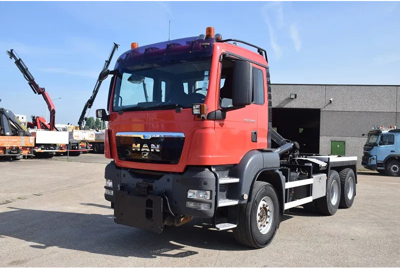 MAN TGS 33.440 - Horgos rakodó teherautó: 3 kép. MAN TGS 33.440 - Horgos rakodó teherautó: 3 kép.