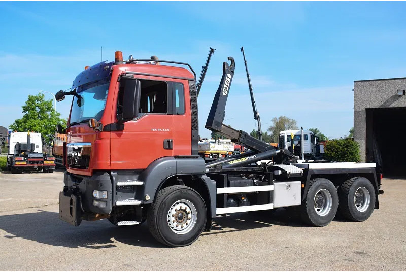 MAN TGS 33.440 - Horgos rakodó teherautó: 2 kép. MAN TGS 33.440 - Horgos rakodó teherautó: 2 kép.