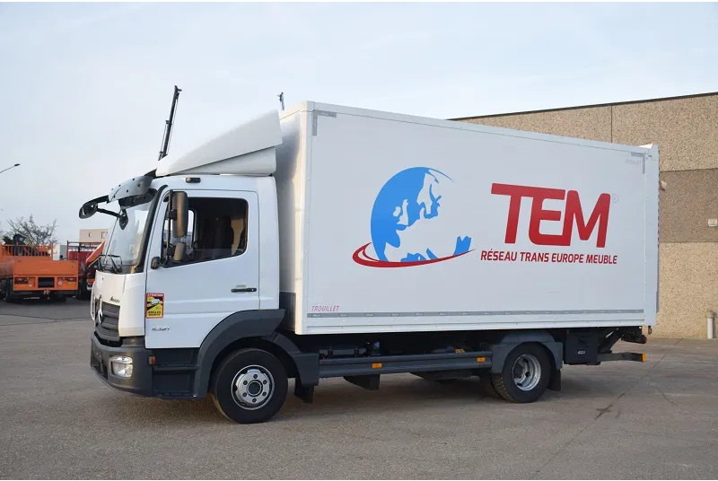 Mercedes-Benz Atego 1021 - Dobozos felépítményű teherautó: 3 kép. Mercedes-Benz Atego 1021 - Dobozos felépítményű teherautó: 3 kép.