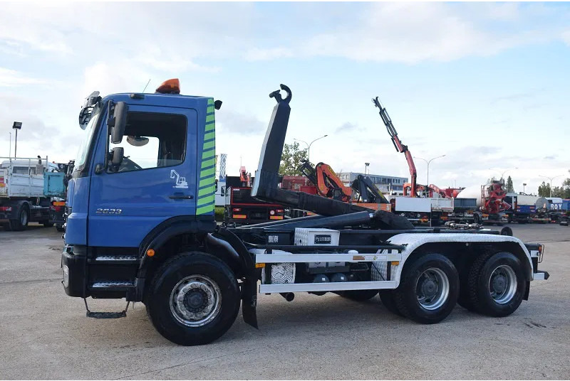 Mercedes-Benz Axor 2633 - Horgos rakodó teherautó: 3 kép. Mercedes-Benz Axor 2633 - Horgos rakodó teherautó: 3 kép.