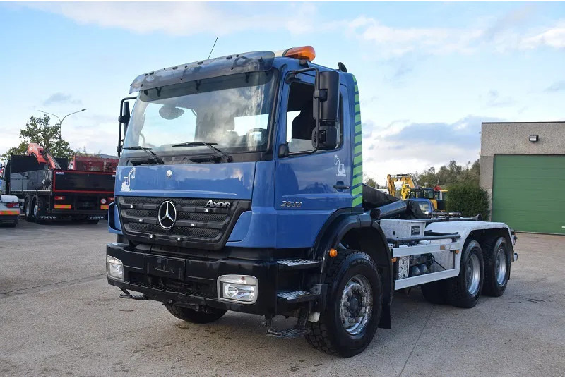 Mercedes-Benz Axor 2633 - Horgos rakodó teherautó: 2 kép. Mercedes-Benz Axor 2633 - Horgos rakodó teherautó: 2 kép.