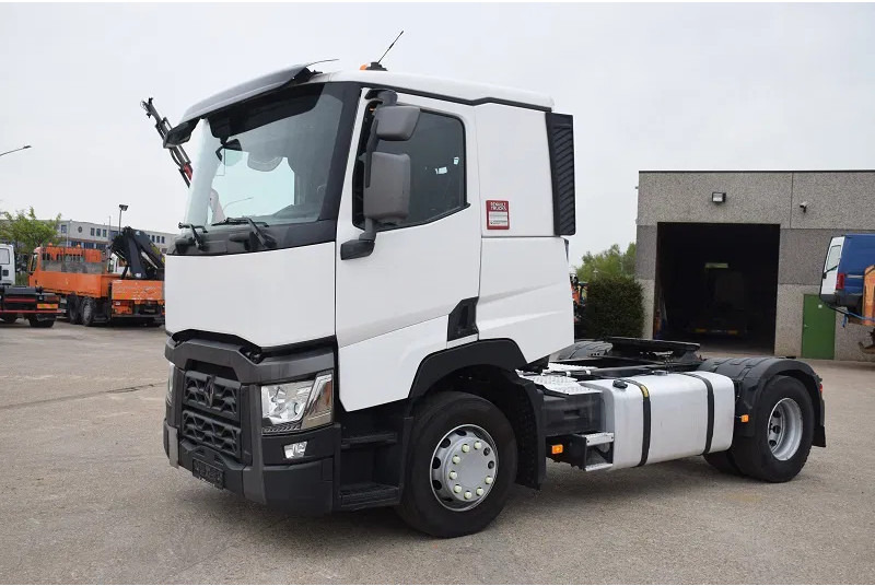 Renault T460 - Nyergesvontató: 1 kép. Renault T460 - Nyergesvontató: 1 kép.