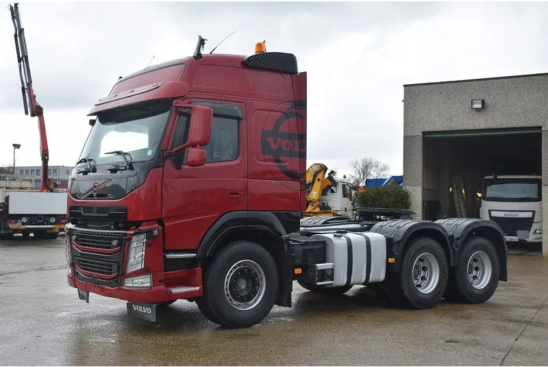 Volvo FM 460 - Nyergesvontató: 3 kép. Volvo FM 460 - Nyergesvontató: 3 kép.