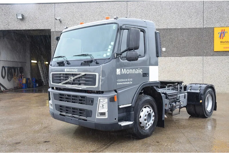 Volvo FM 9.300 - Nyergesvontató: 2 kép. Volvo FM 9.300 - Nyergesvontató: 2 kép.