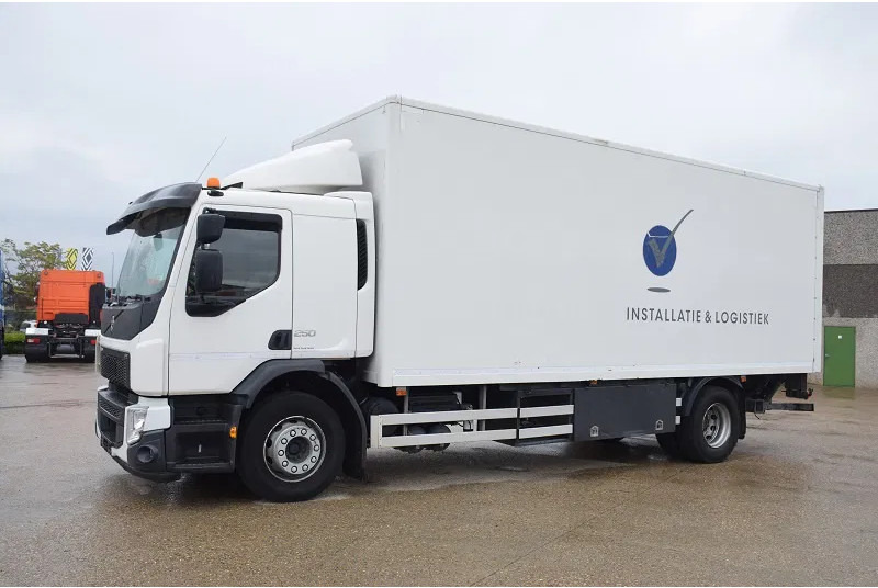 Volvo FE 250 - Dobozos felépítményű teherautó: 3 kép. Volvo FE 250 - Dobozos felépítményű teherautó: 3 kép.