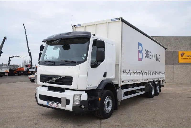 Volvo FE 300 - Dobozos felépítményű teherautó: 2 kép. Volvo FE 300 - Dobozos felépítményű teherautó: 2 kép.