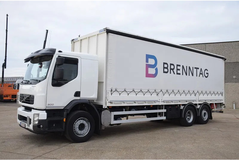 Volvo FE 300 - Dobozos felépítményű teherautó: 3 kép. Volvo FE 300 - Dobozos felépítményű teherautó: 3 kép.