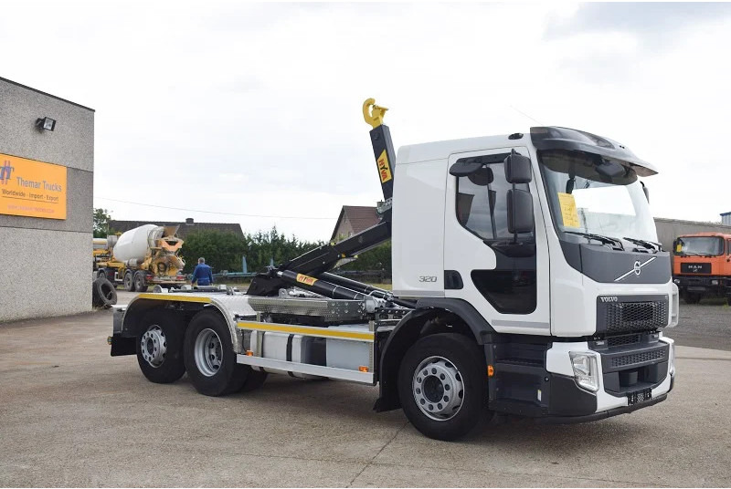 Volvo FE 320 - Horgos rakodó teherautó: 4 kép. Volvo FE 320 - Horgos rakodó teherautó: 4 kép.
