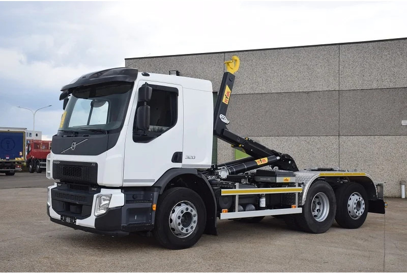 Volvo FE 320 - Horgos rakodó teherautó: 1 kép. Volvo FE 320 - Horgos rakodó teherautó: 1 kép.