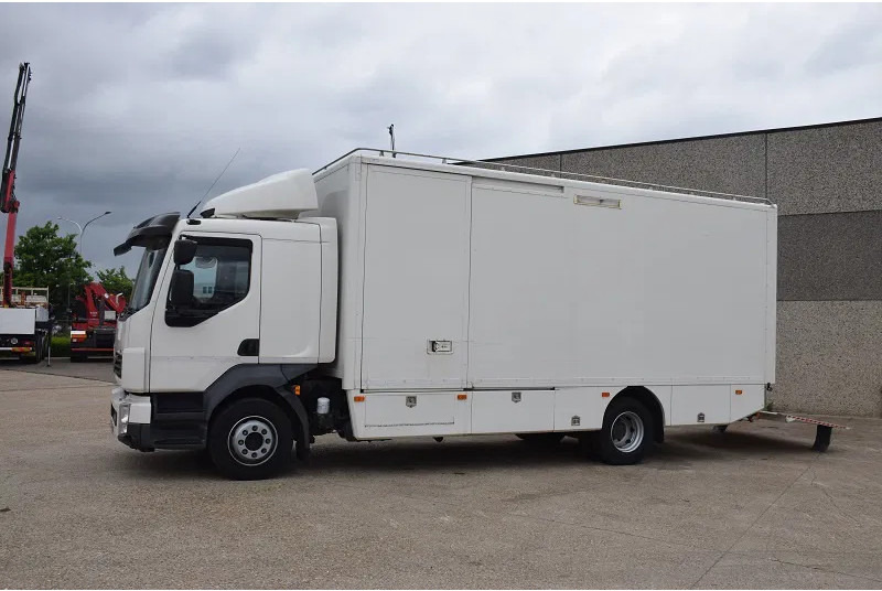 Volvo FL 240 - Dobozos felépítményű teherautó: 3 kép. Volvo FL 240 - Dobozos felépítményű teherautó: 3 kép.
