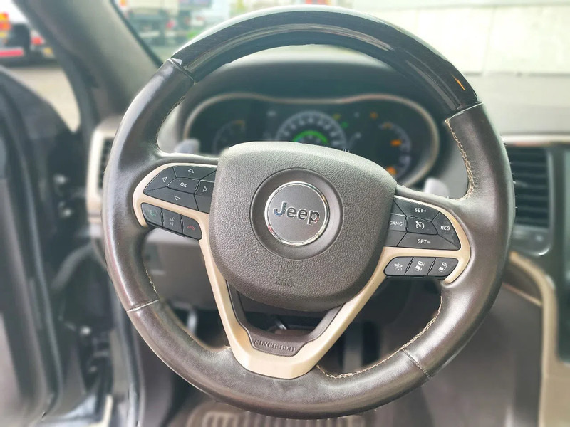 Jeep Grand Cherokee Jeep Grand Cherokee *Export*AHK 2,9t*zetelverw. voor-achter*elektr. zetels*adaptive cruise control - Terepjáró/ SUV: 5 kép. Jeep Grand Cherokee Jeep Grand Cherokee *Export*AHK 2,9t*zetelverw. voor-achter*elektr. zetels*adaptive cruise control - Terepjáró/ SUV: 5 kép.