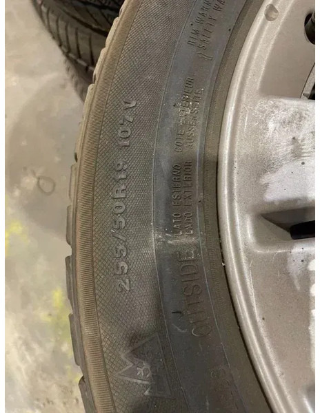 Kumho Kumho banden met Mercedes velgen 255/50 R19 107V - Gumiabroncsok és felnik - Autó: 4 kép. Kumho Kumho banden met Mercedes velgen 255/50 R19 107V - Gumiabroncsok és felnik - Autó: 4 kép.