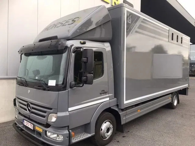 Mercedes-Benz Atego 1018 *Cruise control*Airco*Achteruitrijcamera*elektrische ruiten - Lószállító kamion: 1 kép. Mercedes-Benz Atego 1018 *Cruise control*Airco*Achteruitrijcamera*elektrische ruiten - Lószállító kamion: 1 kép.