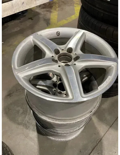 Mercedes-Benz *Occasie *3 velgen AMG* 18 inch - Felni - Autó: 1 kép. Mercedes-Benz *Occasie *3 velgen AMG* 18 inch - Felni - Autó: 1 kép.