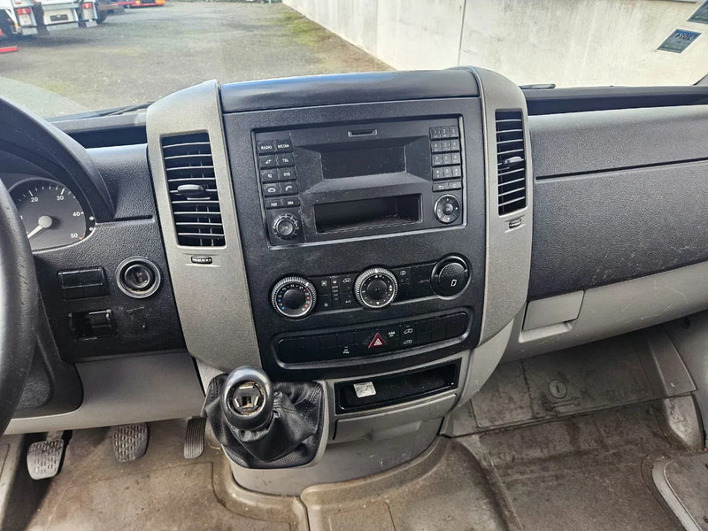 Mercedes-Benz Sprinter 313 - Hűtős kisteherautó: 5 kép. Mercedes-Benz Sprinter 313 - Hűtős kisteherautó: 5 kép.