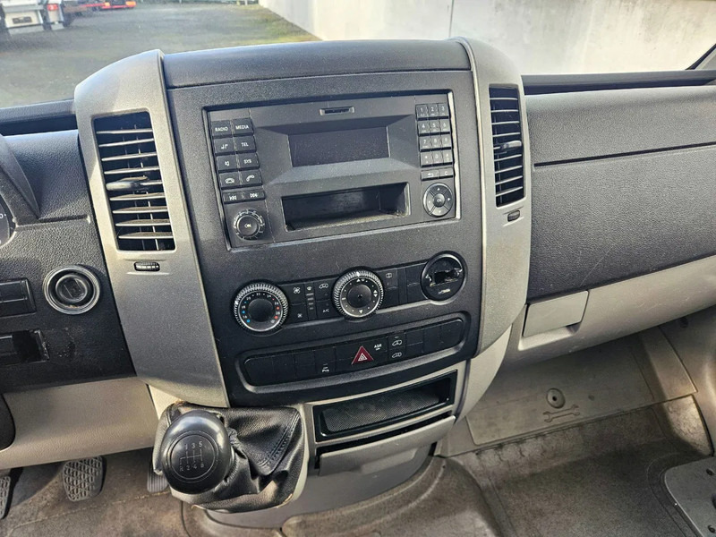 Mercedes-Benz Sprinter 313 - Hűtős kisteherautó: 5 kép. Mercedes-Benz Sprinter 313 - Hűtős kisteherautó: 5 kép.
