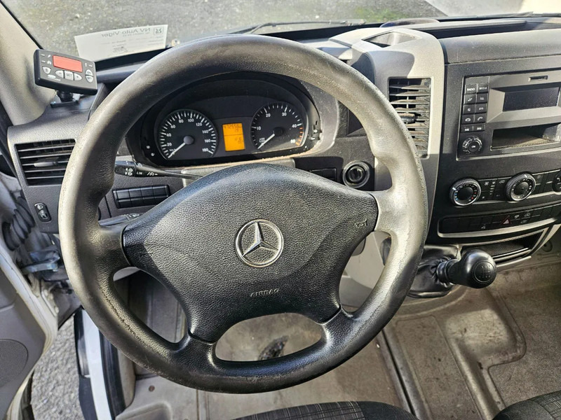 Mercedes-Benz Sprinter 313 - Hűtős kisteherautó: 4 kép. Mercedes-Benz Sprinter 313 - Hűtős kisteherautó: 4 kép.