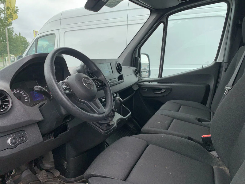Mercedes-Benz Sprinter 317 CDI*L2H2*360°CAMERA*TEMPOMAT*NAVIGATIE*STOELVERWARMING* - Furgon: 3 kép. Mercedes-Benz Sprinter 317 CDI*L2H2*360°CAMERA*TEMPOMAT*NAVIGATIE*STOELVERWARMING* - Furgon: 3 kép.