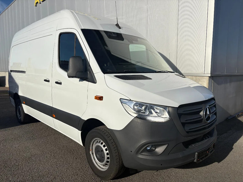 Mercedes-Benz Sprinter 317 L2H2*360°Camera*Airco*Navigatie*Zetelverwarming - Furgon: 2 kép. Mercedes-Benz Sprinter 317 L2H2*360°Camera*Airco*Navigatie*Zetelverwarming - Furgon: 2 kép.