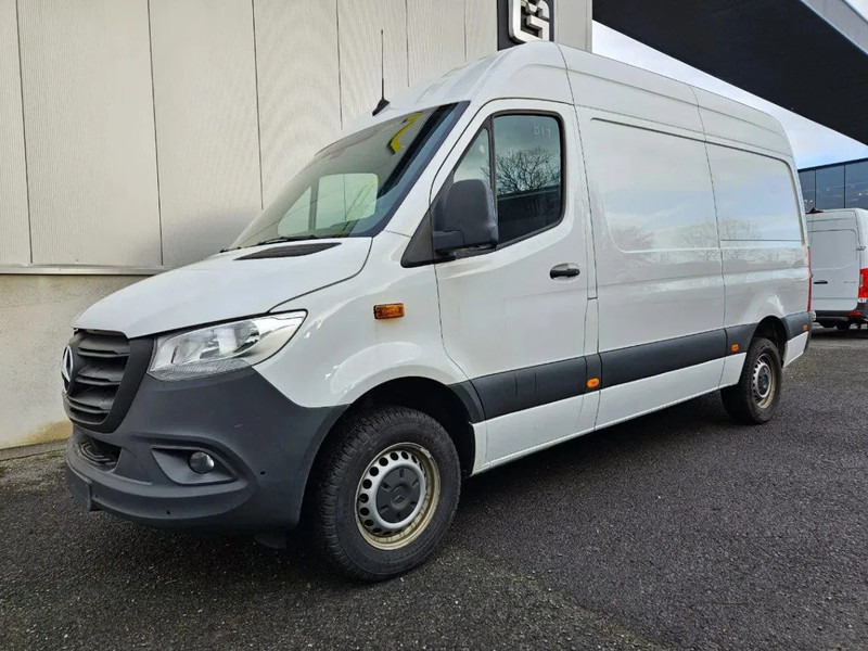 Mercedes-Benz Sprinter 317 L2H2*Achteruitrijcamera*360°camera*Zetelverwarming* - Furgon: 1 kép. Mercedes-Benz Sprinter 317 L2H2*Achteruitrijcamera*360°camera*Zetelverwarming* - Furgon: 1 kép.