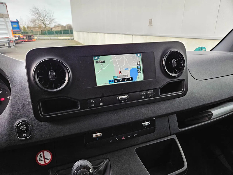 Mercedes-Benz Sprinter 317 L2H2*Achteruitrijcamera*360°camera*Zetelverwarming* - Furgon: 5 kép. Mercedes-Benz Sprinter 317 L2H2*Achteruitrijcamera*360°camera*Zetelverwarming* - Furgon: 5 kép.