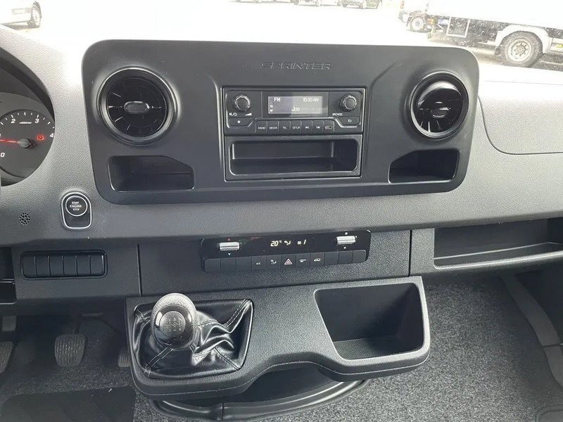 Mercedes-Benz Sprinter 514 *Airconditioning*Cruise control*Zijwindassistent*laadbrug - Dobozos kisteherautó: 5 kép. Mercedes-Benz Sprinter 514 *Airconditioning*Cruise control*Zijwindassistent*laadbrug - Dobozos kisteherautó: 5 kép.