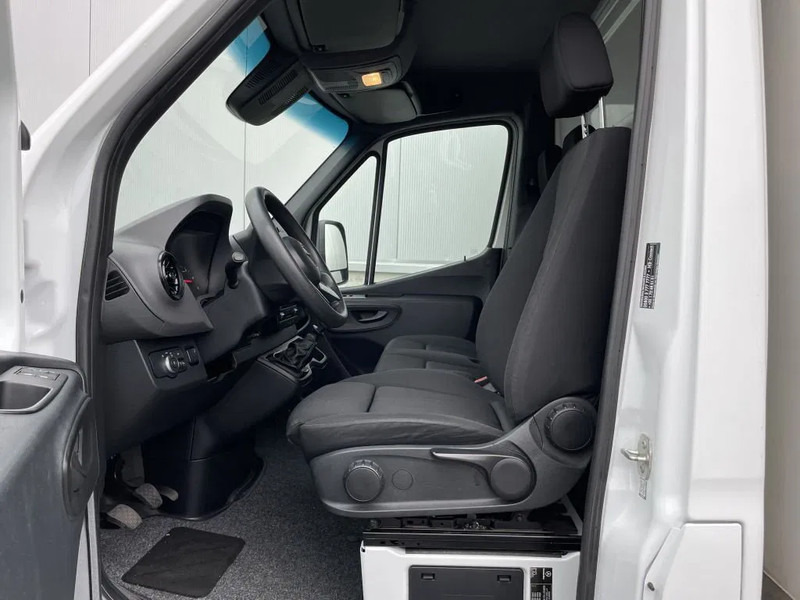 Mercedes-Benz Sprinter 514 *Airconditioning*Cruise control*Zijwindassistent*laadbrug - Dobozos kisteherautó: 3 kép. Mercedes-Benz Sprinter 514 *Airconditioning*Cruise control*Zijwindassistent*laadbrug - Dobozos kisteherautó: 3 kép.