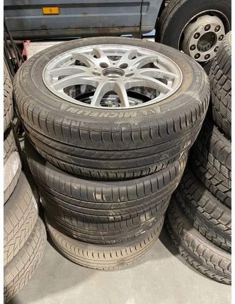 Michelin *205/55 R16 - Gumiabroncsok és felnik - Autó: 1 kép. Michelin *205/55 R16 - Gumiabroncsok és felnik - Autó: 1 kép.