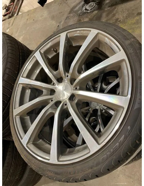 Pirelli *Brock velgen met Pirelli banden *235/35 ZR19 - Gumiabroncsok és felnik - Autó: 1 kép. Pirelli *Brock velgen met Pirelli banden *235/35 ZR19 - Gumiabroncsok és felnik - Autó: 1 kép.