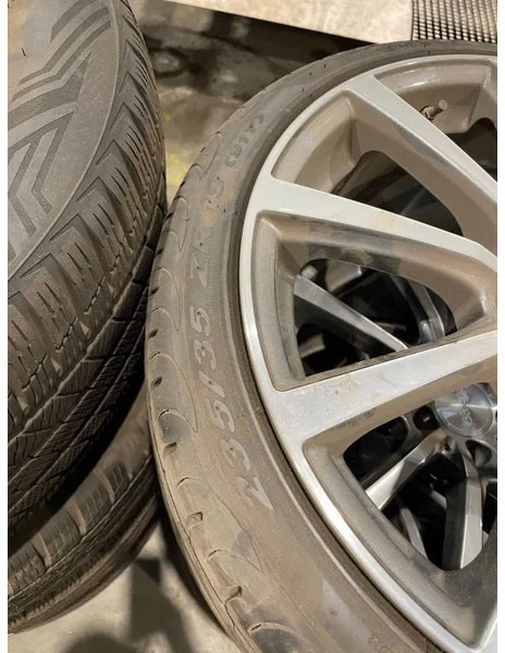 Pirelli *Brock velgen met Pirelli banden *235/35 ZR19 - Gumiabroncsok és felnik - Autó: 4 kép. Pirelli *Brock velgen met Pirelli banden *235/35 ZR19 - Gumiabroncsok és felnik - Autó: 4 kép.
