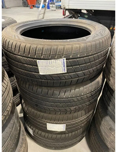 Vredestein Vredestein banden maat 255/50 R19 107 W M+S - Gumiabroncs - Autó: 1 kép. Vredestein Vredestein banden maat 255/50 R19 107 W M+S - Gumiabroncs - Autó: 1 kép.