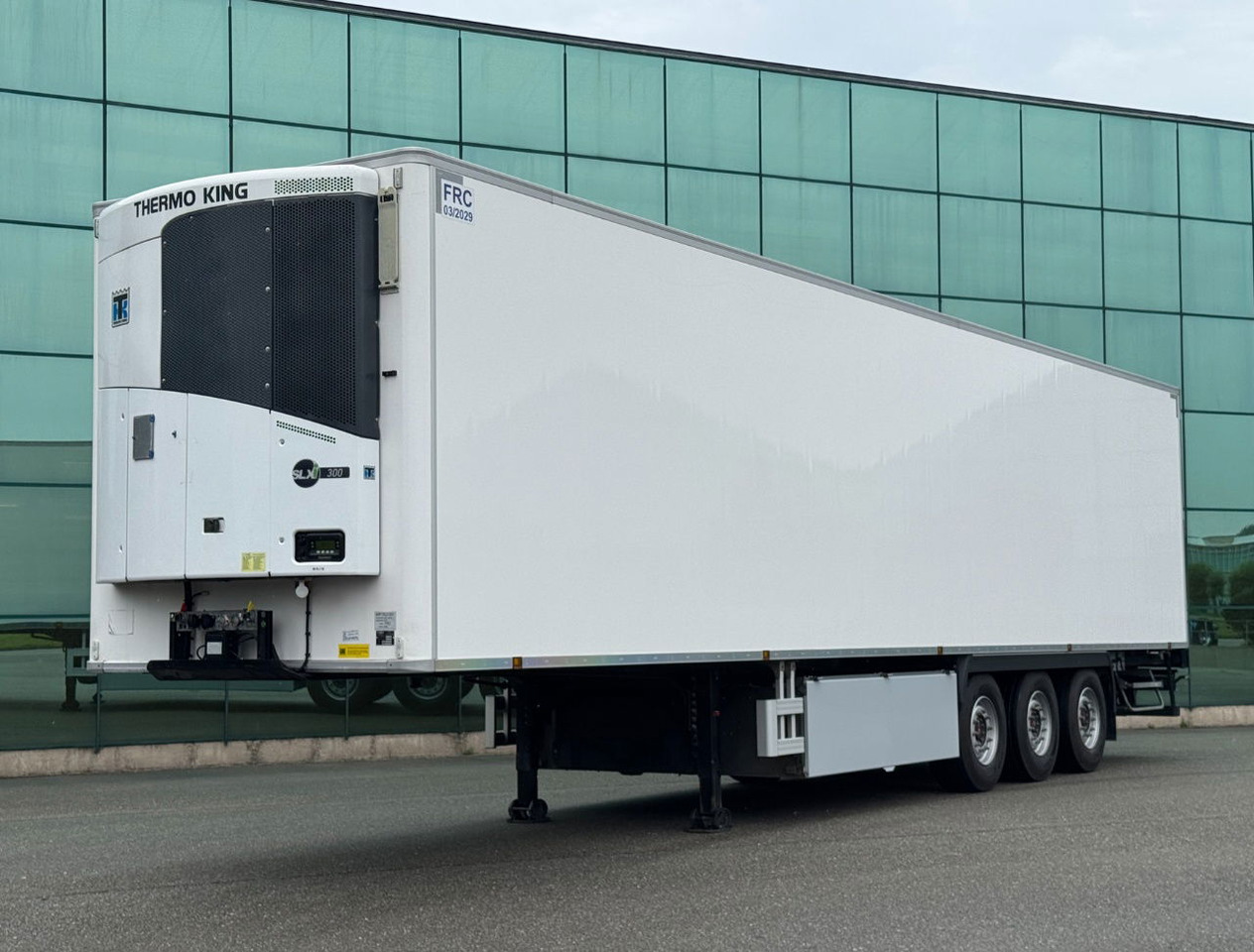 Félpótkocsi hűtős Chereau CSD3 247 CM Wide 265 CM High Thermo King SLXi300 With Only 850 Hours NEW: 10 kép.