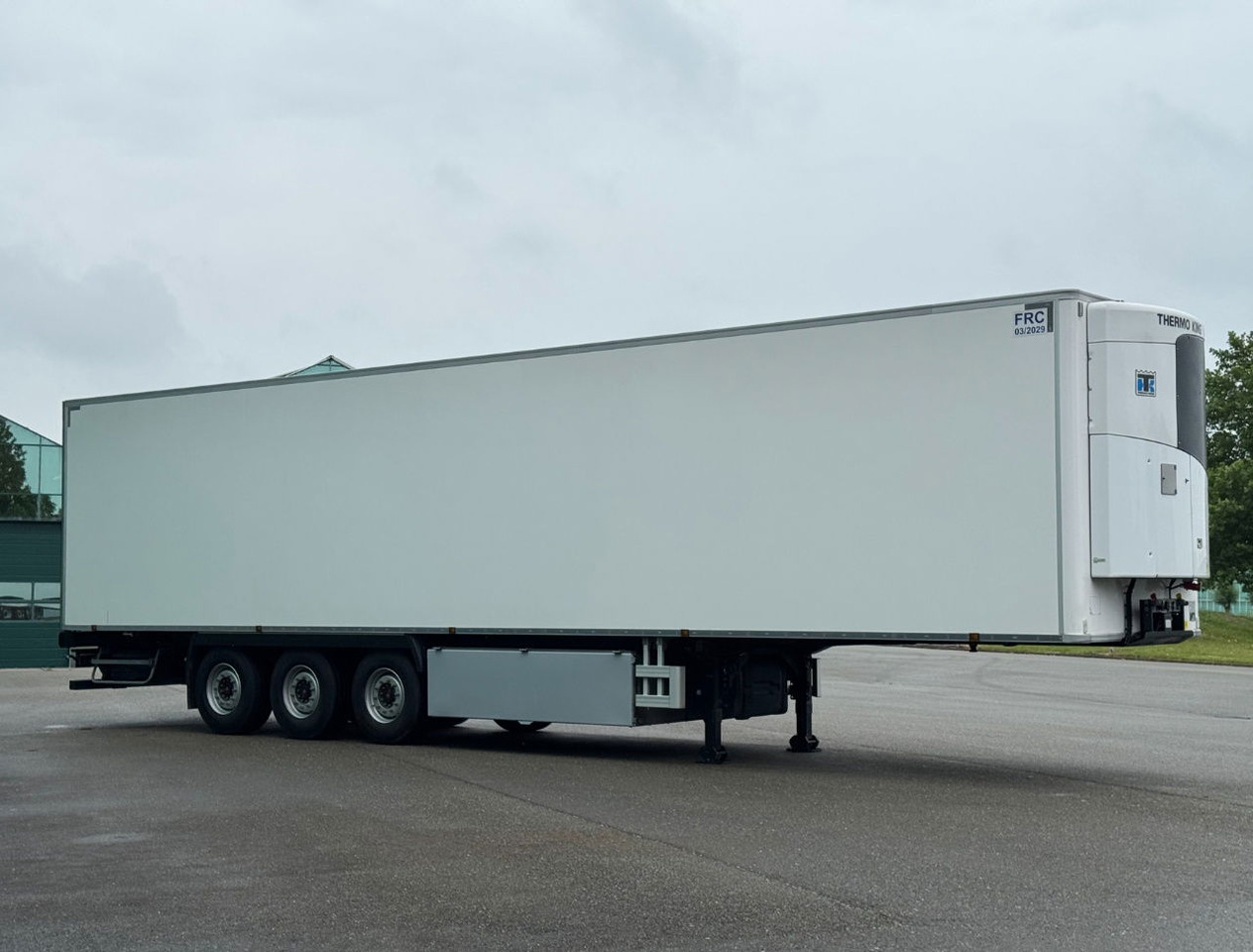 Félpótkocsi hűtős Chereau CSD3 247 CM Wide 265 CM High Thermo King SLXi300 With Only 850 Hours NEW: 7 kép.