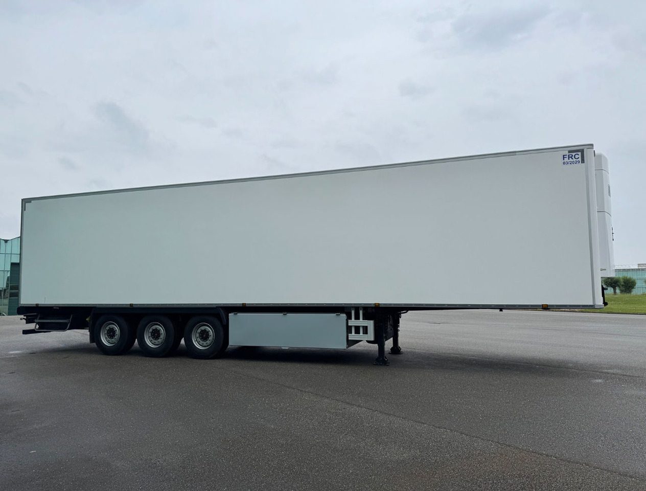 Félpótkocsi hűtős Chereau CSD3 247 CM Wide 265 CM High Thermo King SLXi300 With Only 850 Hours NEW: 6 kép.