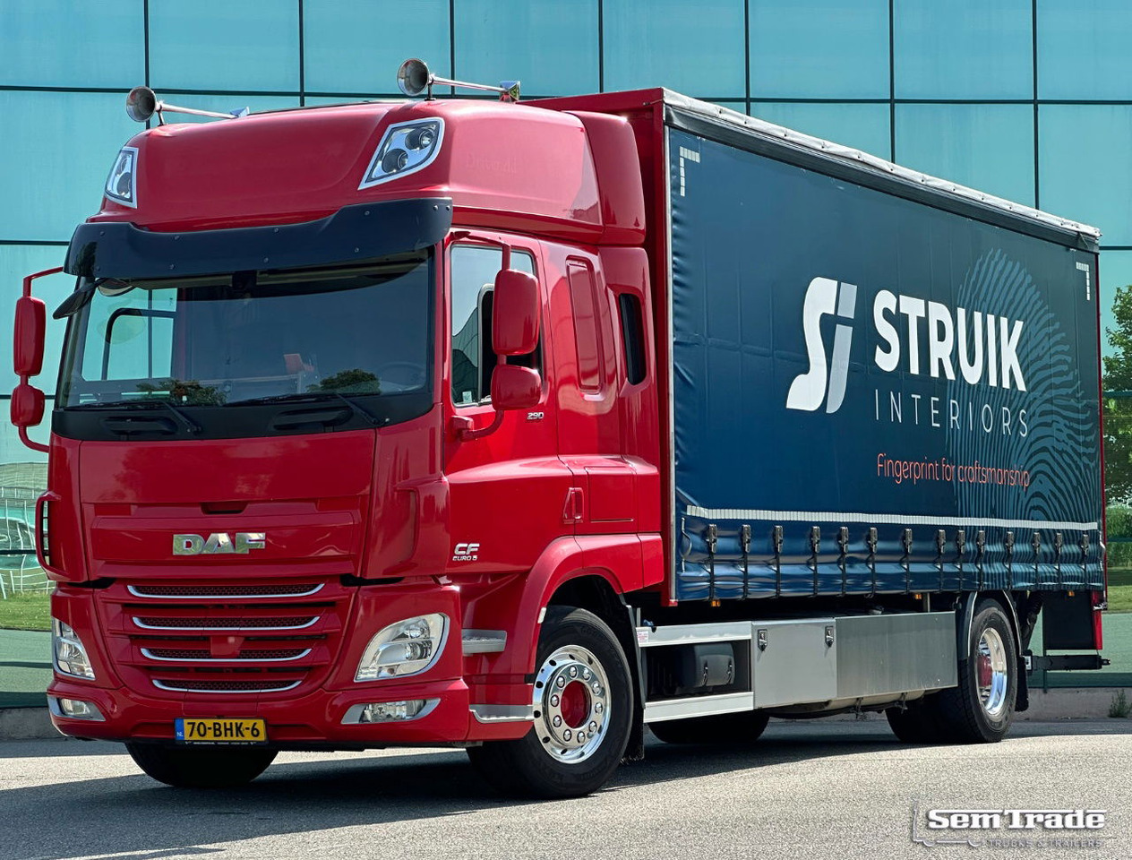 DAF CF 290 FA Space CAB Hardhouten Vloer 2500 KG Klep Nieuw Staat - Dobozos felépítményű teherautó: 1 kép. DAF CF 290 FA Space CAB Hardhouten Vloer 2500 KG Klep Nieuw Staat - Dobozos felépítményű teherautó: 1 kép.