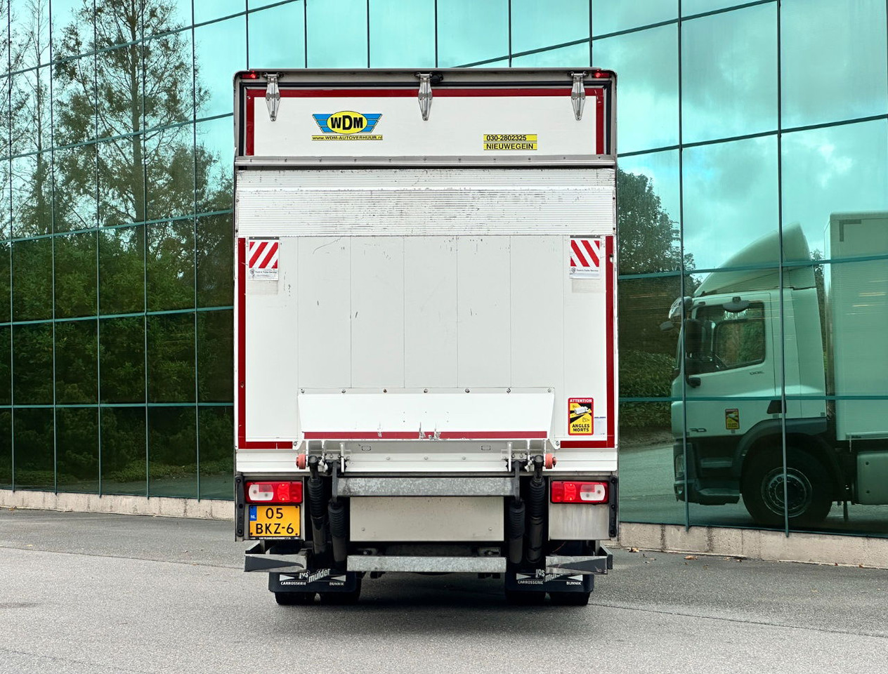 DAF CF 300 FA Only 215.000 KM 750 x 250 x 258 CM Inside TOP Condition NL Truck - Dobozos felépítményű teherautó: 4 kép. DAF CF 300 FA Only 215.000 KM 750 x 250 x 258 CM Inside TOP Condition NL Truck - Dobozos felépítményű teherautó: 4 kép.