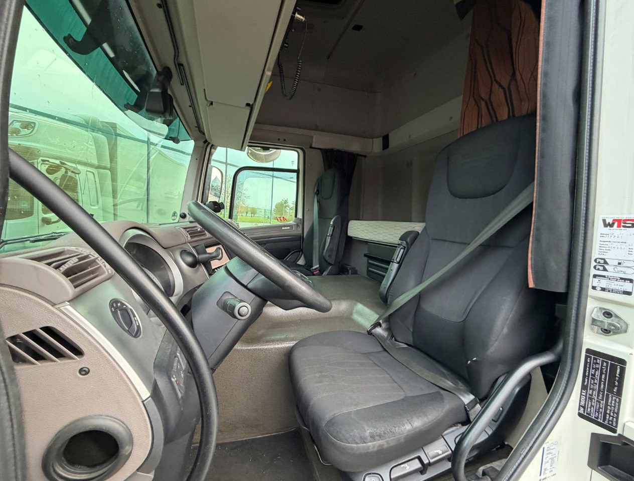 Hűtős teherautó DAF CF 450 SC Heiwo Isolated BOX 875 x 250 x 275 INS. Carrier Cooling 340.000 KM Tail Lift Super Condition NEW APK - TUV: 7 kép.