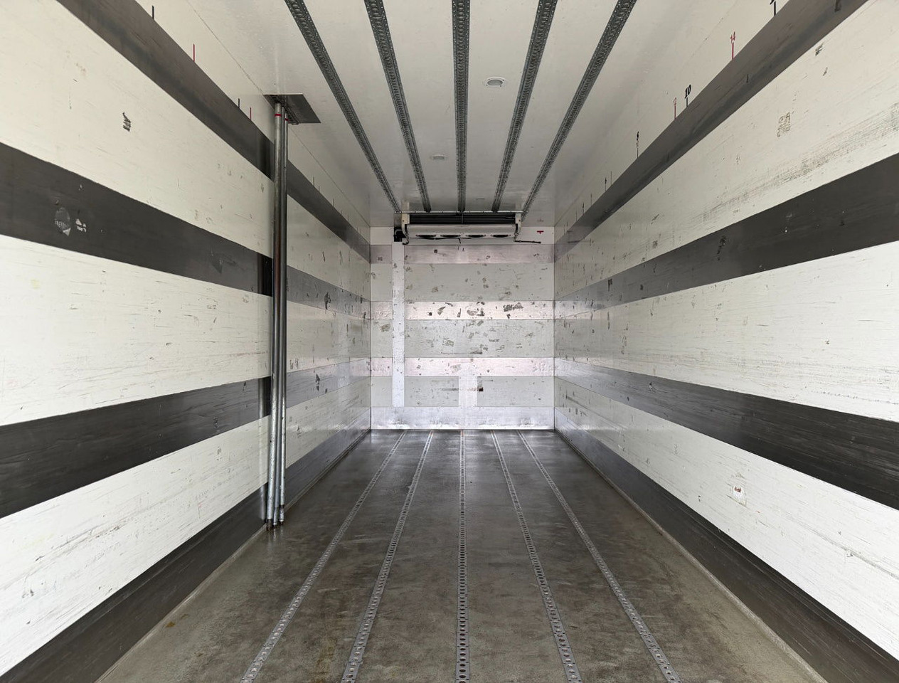 Hűtős teherautó DAF CF 450 SC Heiwo Isolated BOX 875 x 250 x 275 INS. Carrier Cooling 340.000 KM Tail Lift Super Condition NEW APK - TUV: 21 kép.