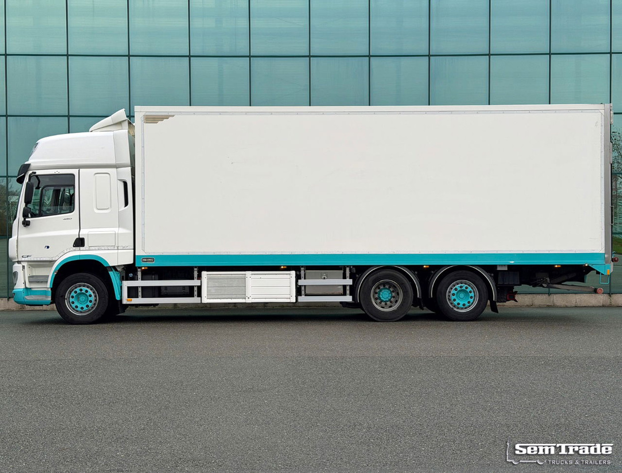 DAF CF 450 SC Heiwo Isolated BOX 875 x 250 x 275 INS. Carrier Cooling 340.000 KM Tail Lift Super Condition NEW APK - TUV - Hűtős teherautó: 2 kép. DAF CF 450 SC Heiwo Isolated BOX 875 x 250 x 275 INS. Carrier Cooling 340.000 KM Tail Lift Super Condition NEW APK - TUV - Hűtős teherautó: 2 kép.