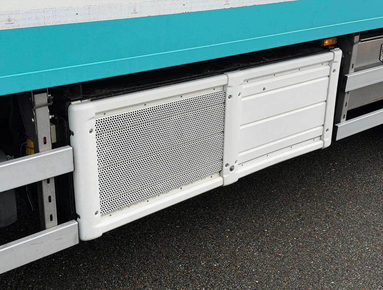 Hűtős teherautó DAF CF 450 SC Heiwo Isolated BOX 875 x 250 x 275 INS. Carrier Cooling 340.000 KM Tail Lift Super Condition NEW APK - TUV: 23 kép.