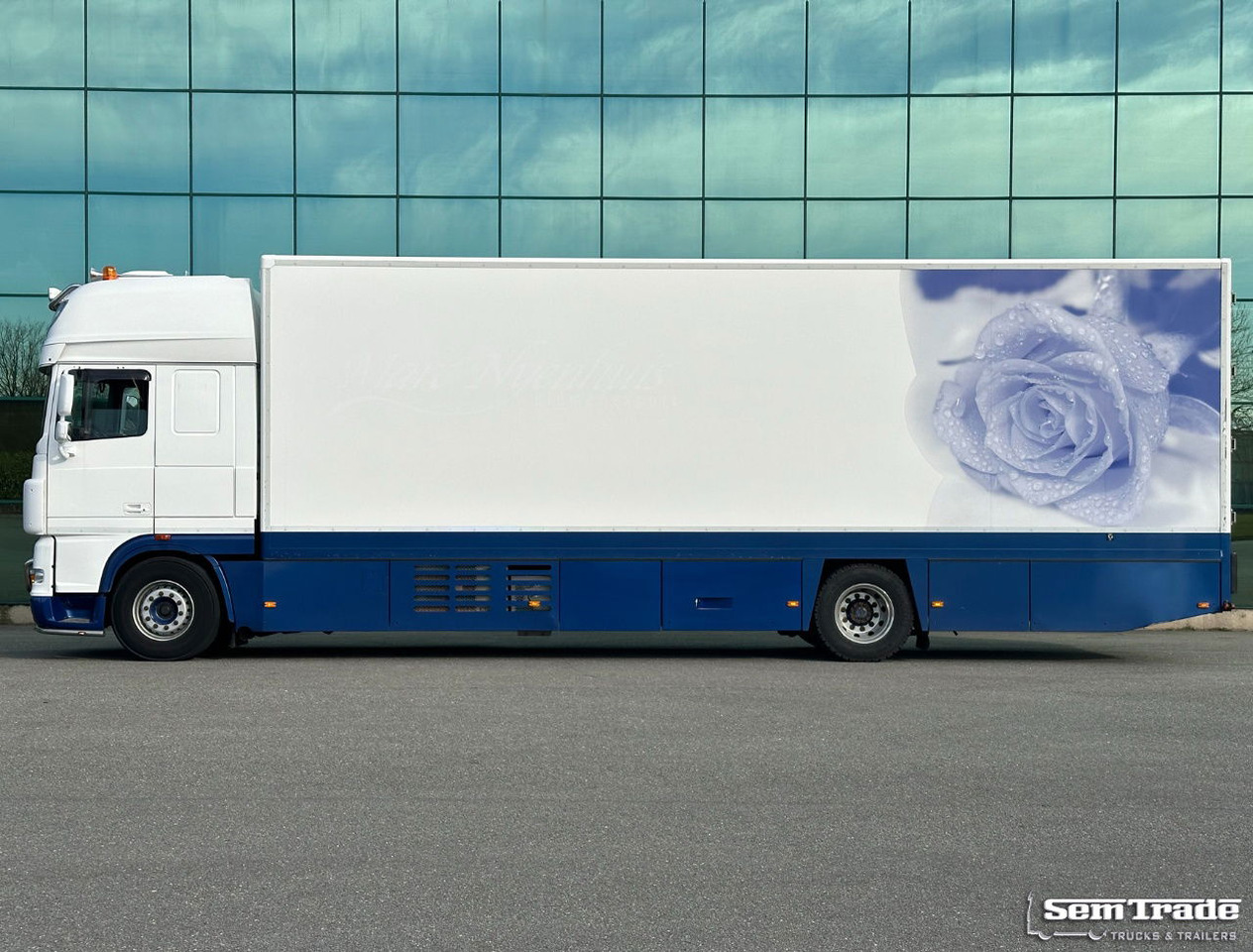 DAF XF 105.460 SSC 7 Karren BAK Bloemen Verkoop Koeling Klep Kachel - Hűtős teherautó: 2 kép. DAF XF 105.460 SSC 7 Karren BAK Bloemen Verkoop Koeling Klep Kachel - Hűtős teherautó: 2 kép.