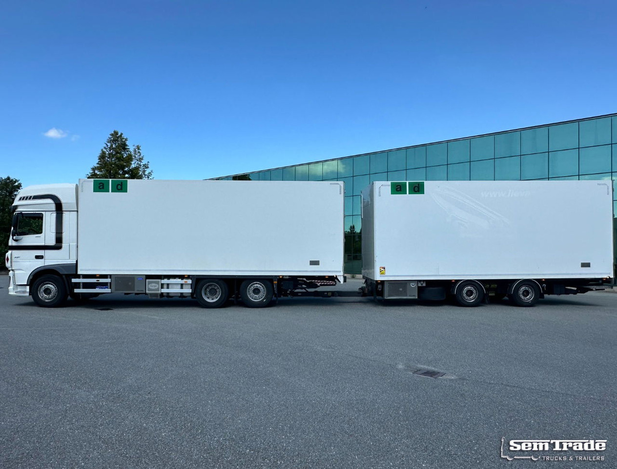 DAF XF 480 FAR SSC 2x Tail Lift 50 CC Trolleys Carrier TRS Iceland Super Condition NL-Combi - Hűtős teherautó: 2 kép. DAF XF 480 FAR SSC 2x Tail Lift 50 CC Trolleys Carrier TRS Iceland Super Condition NL-Combi - Hűtős teherautó: 2 kép.