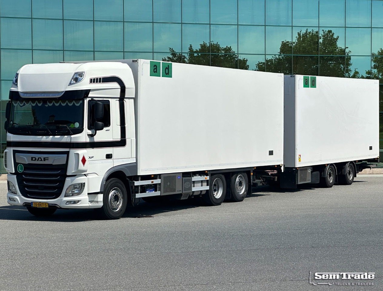 DAF XF 480 FAR SSC 2x Tail Lift 50 CC Trolleys Carrier TRS Iceland Super Condition NL-Combi - Hűtős teherautó: 1 kép. DAF XF 480 FAR SSC 2x Tail Lift 50 CC Trolleys Carrier TRS Iceland Super Condition NL-Combi - Hűtős teherautó: 1 kép.