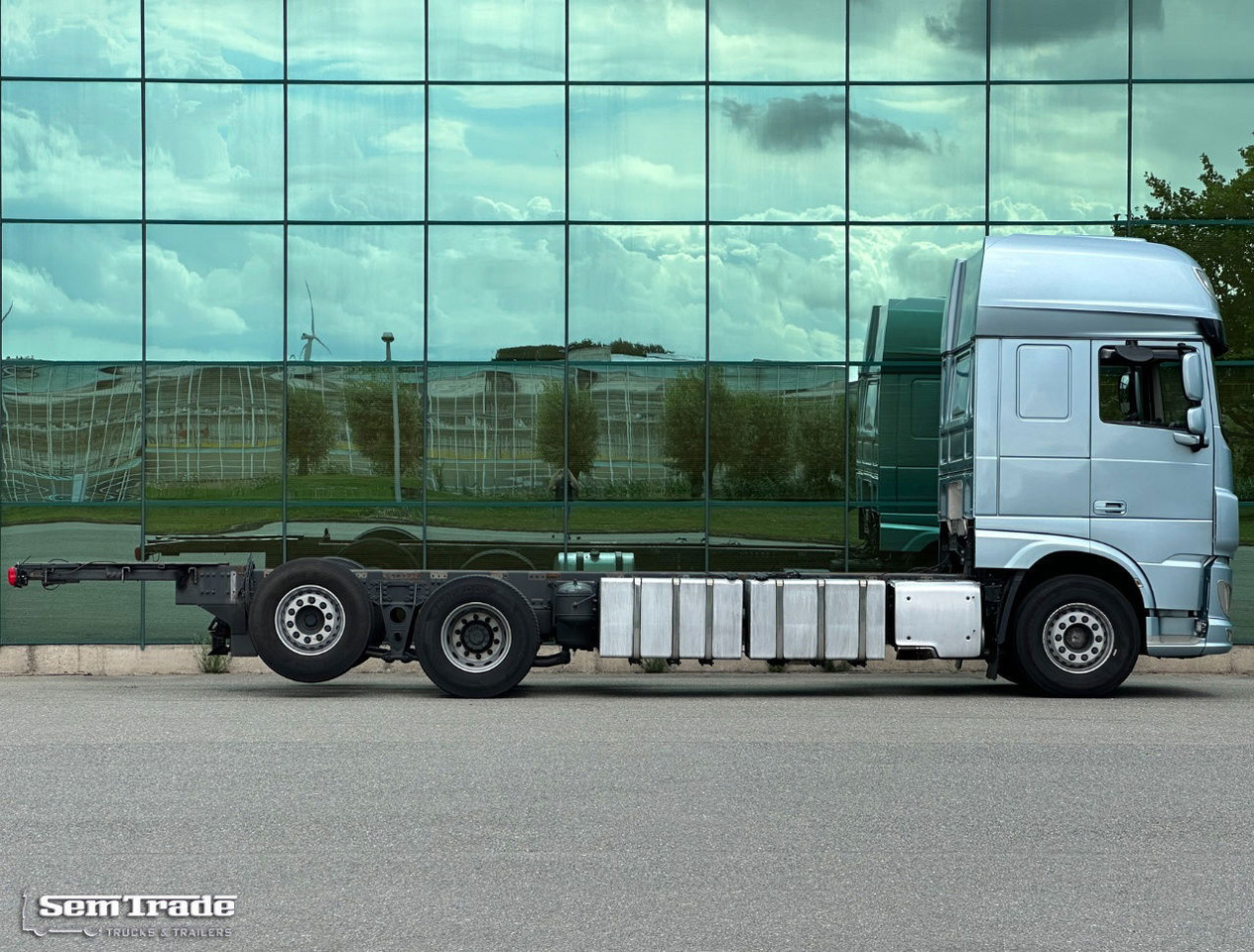 DAF XF 480 FAR SSC Euro 6 978.000 KM Park Airco 2X Tanks TOP Condition - Alvaz teherautó: 5 kép. DAF XF 480 FAR SSC Euro 6 978.000 KM Park Airco 2X Tanks TOP Condition - Alvaz teherautó: 5 kép.