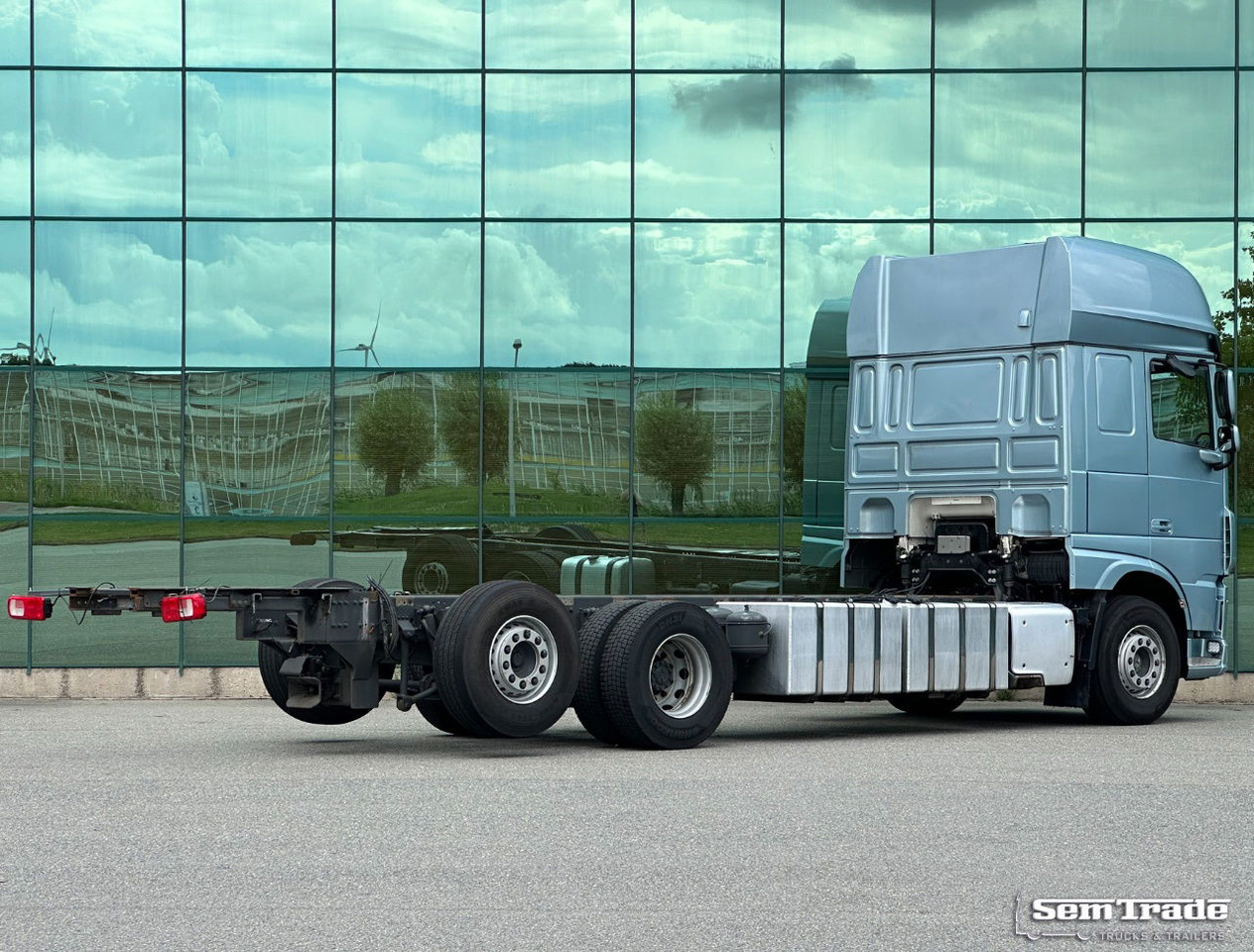 DAF XF 480 FAR SSC Euro 6 978.000 KM Park Airco 2X Tanks TOP Condition - Alvaz teherautó: 4 kép. DAF XF 480 FAR SSC Euro 6 978.000 KM Park Airco 2X Tanks TOP Condition - Alvaz teherautó: 4 kép.