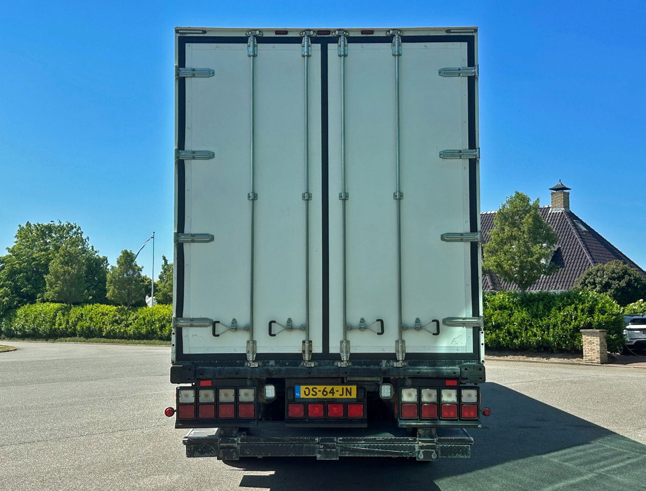 Ekeri 3-AS Multi Temp 1335 x 250 x 271 CM Inside Tail Lift - Félpótkocsi hűtős: 4 kép. Ekeri 3-AS Multi Temp 1335 x 250 x 271 CM Inside Tail Lift - Félpótkocsi hűtős: 4 kép.