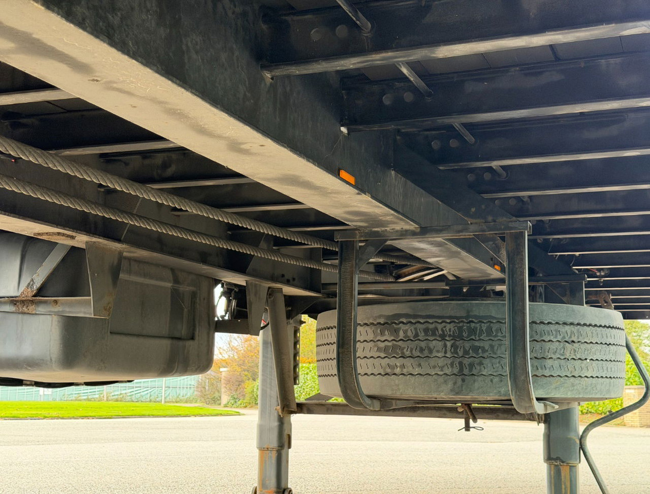 Ponyvás félpótkocsi Floor FL0-12-102 City Trailer Tail Lift Good Condition Holland-Trailer: 9 kép. Ponyvás félpótkocsi Floor FL0-12-102 City Trailer Tail Lift Good Condition Holland-Trailer: 9 kép.