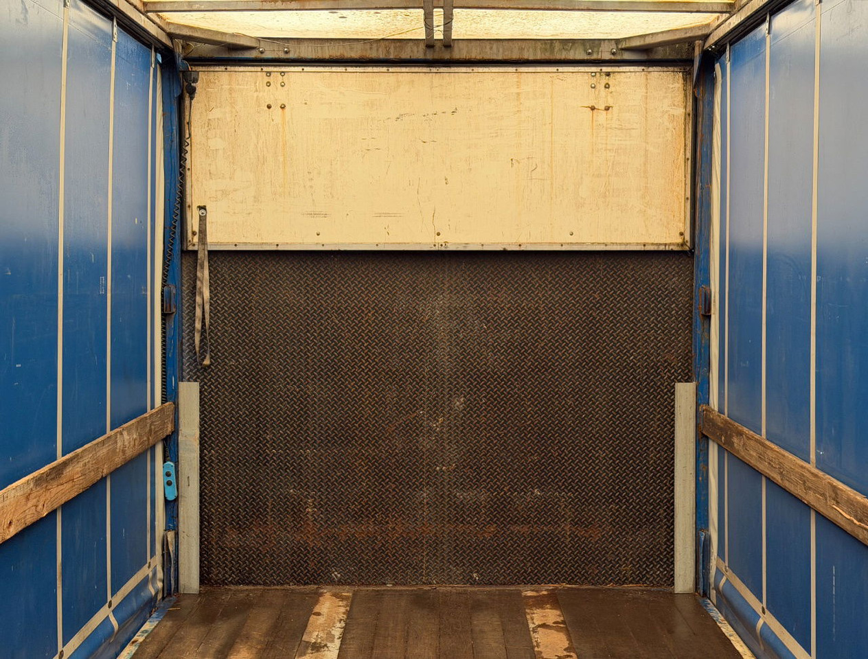 Ponyvás félpótkocsi Floor FL0-12-102 City Trailer Tail Lift Good Condition Holland-Trailer: 18 kép. Ponyvás félpótkocsi Floor FL0-12-102 City Trailer Tail Lift Good Condition Holland-Trailer: 18 kép.